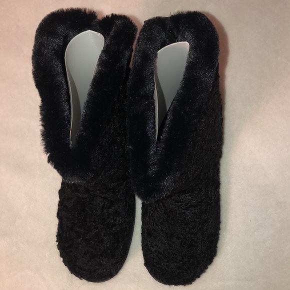 NWT faux Persian lamb black Inez boots from Tom’s with super soft fur lining - Picture 10 of 16